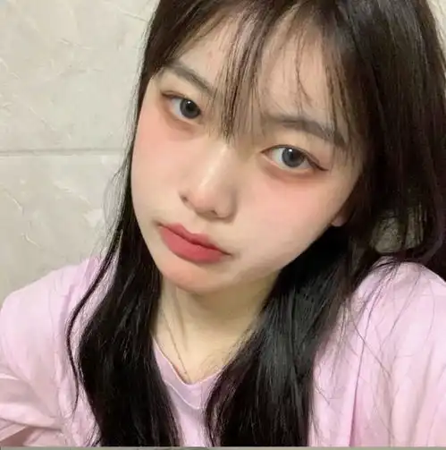  真人女生头像黄昏也没什么用,光洒在你身上,就变得不一样