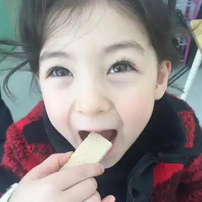  可爱的小孩头像超萌搞怪小女孩头像可爱呆萌图片