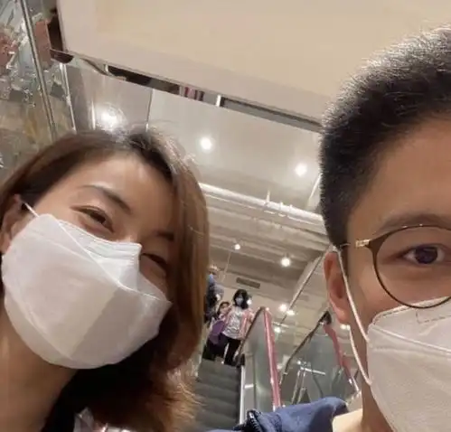  从郭晶晶结婚霍启刚到现在已经八年了,他们仍然是恩爱