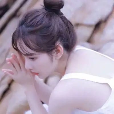  微信头像简约干净女清新淡雅唯美女生图片