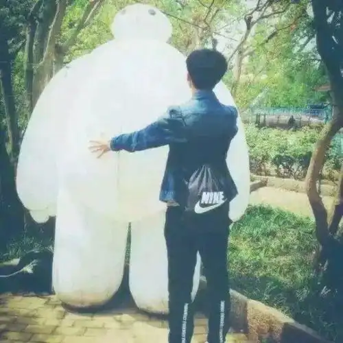  阳光男生的背影头像,多多益善哈