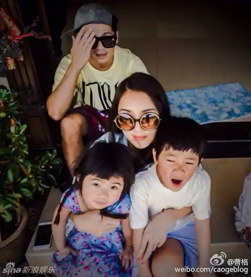  李小璐甜馨春节穿红装喜庆陈学冬谢娜张杰相聚