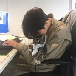  女生和闺蜜聊天vs和喜欢的男生聊天的区别
