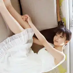  请问谁知道这个女的是明星还是什么名人