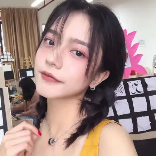  真人女生头像拍照的好处就是可以在人生微凉时,用回忆取暖