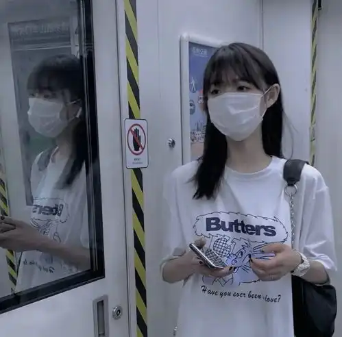  戴口罩系列女生头像