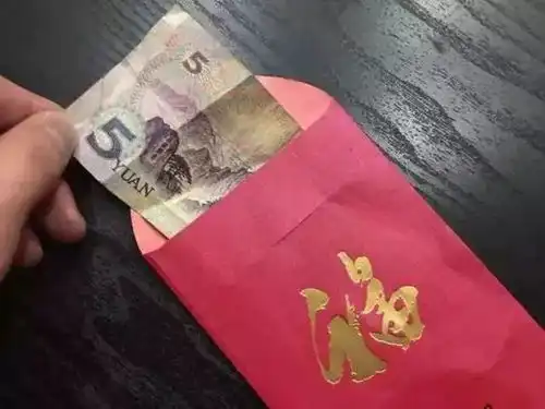  靓女在佛山逗了一大叠利是全国人民都羡慕