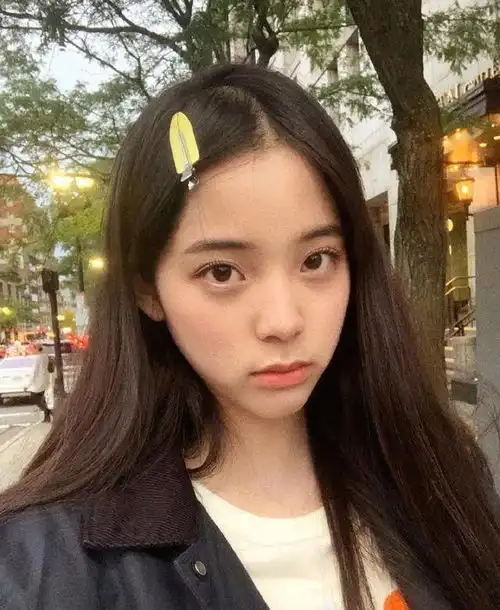  欧阳娜娜晒近照,网友冷嘲热讽,起因是此前她称演员是高危职业