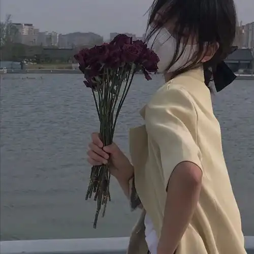  女生头像你遇见的人越多就会越明白更想回到谁身边