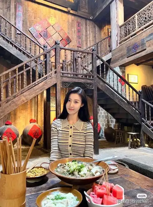  清新脱俗的四川大学美女学姐,美得令人无法呼吸