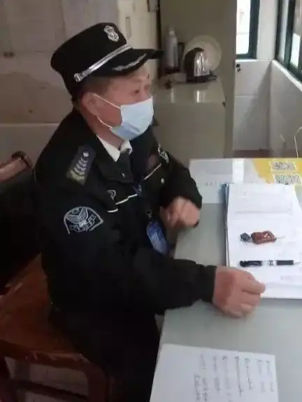  房控疫情我们守户徐汇房管人在行动