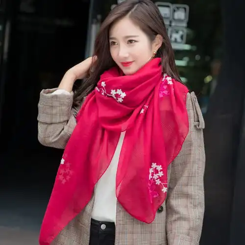  冲量亏3000条2019秋冬新款民族风围巾女刺绣花朵棉麻丝巾披肩长款