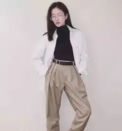  女明星想要博出位,不在大冷天露肩露腿能行吗
