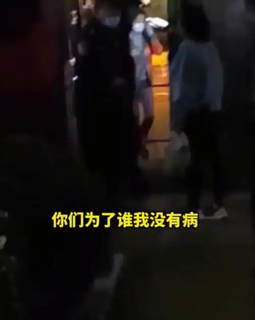 女子未戴口罩遭保安劝阻,拒不戴口罩还怒骂保安你有啥可牛的