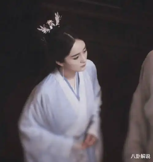  杨幂新剧斛珠夫人路透,女装造型太绝了,一套比一套好看