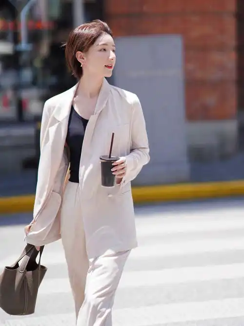  精致的女生从来不缺自信,高级优雅的30穿搭方法,时髦又简约