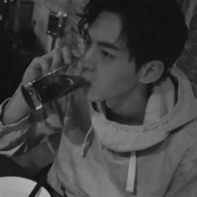  黑白男头像高冷真人灰色系列头像男