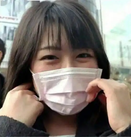 女生头像戴口罩 冷酷爱