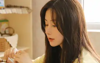  美女欣赏白嫩美女尤物性感图片桌面壁纸