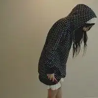  个性头像女戴红色帽子微信头像图片大全