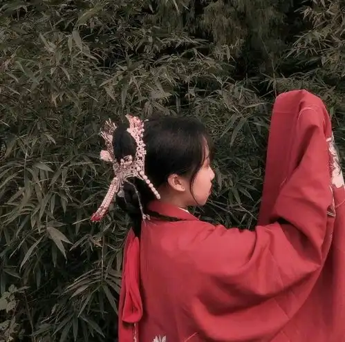  古风真人女生头像月亮不会奔向你但我会不远万里