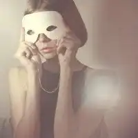  动漫女生头像戴面具戴面具的动漫黑白女生头像