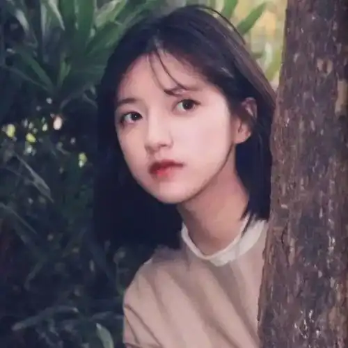  女生头像有整个宇宙想讲给你听