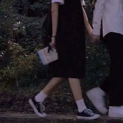 情侣头像单人不露脸穿出