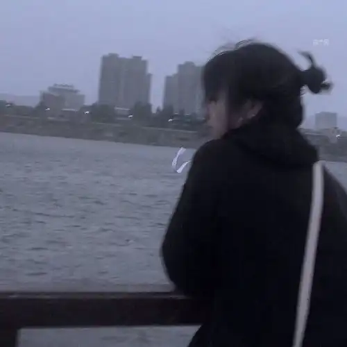  不露脸的女生头像玫瑰无原则心动至上.
