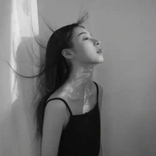 黑色系性感头像不露脸