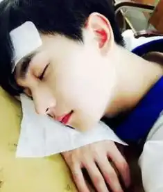  明星的各种睡姿郑爽让人心疼,赵丽颖最聪明,但依旧比不了孙菲菲