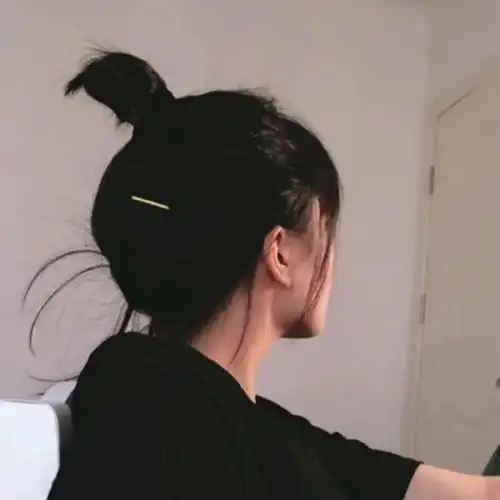  头像一半是人,一半不是人