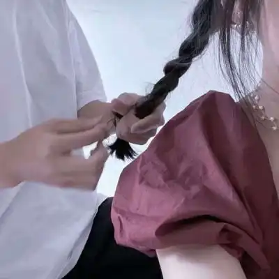  超甜的一左一右的网红二人情侣头像追不上从前那个发着光的自己了