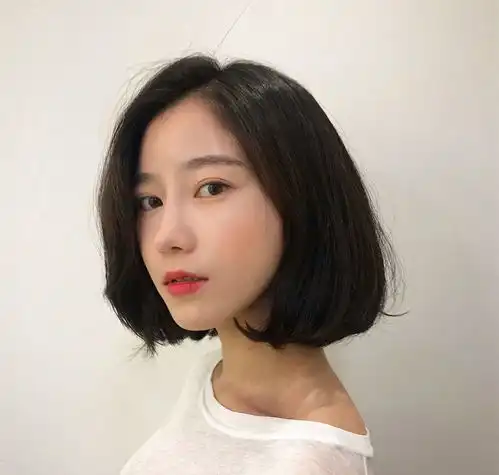  圆脸女生剪这些短发更好看