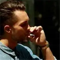 成熟男生头像大叔背影