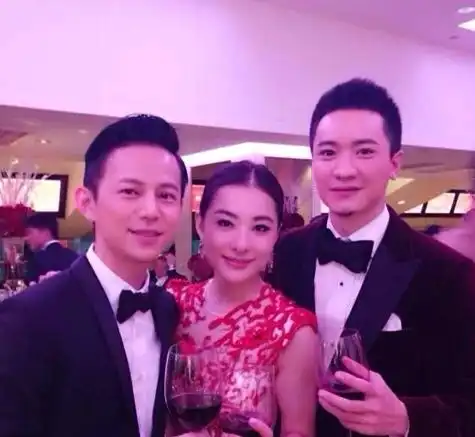  才子王弢深情表白老婆世间财富千千万,不及太太刘璇相伴19年