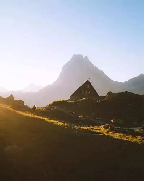 紫色山水风景微信头像摄