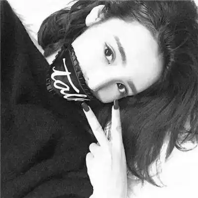  为什么女生出门都热衷戴口罩,难道是装酷还是因为太丑