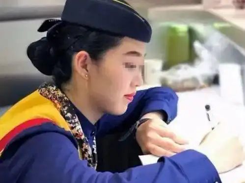  花了钱就是大爷女子高铁放外音还拒戴口罩,被劝阻后打伤乘务员