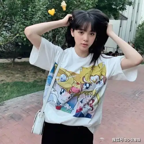  欧阳娜娜初夏气质穿搭,俏皮可爱超减龄,美女们速来get