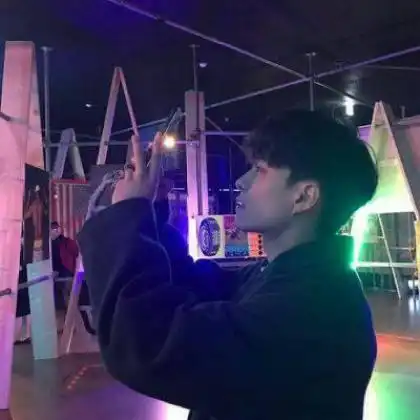  头像男生霸气冷酷,有几张黑白色也有抽烟的