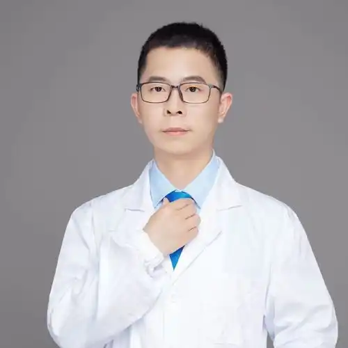  大v医生林小清骚扰17岁高中生图片曝光,据称受害者不止一个