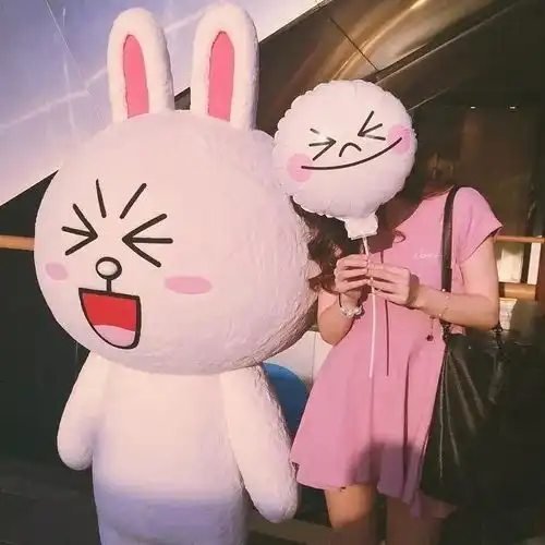  背景图你对我微笑着,沉默不语