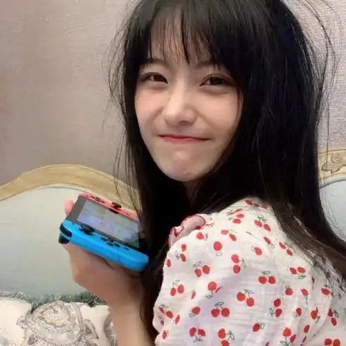  女生头像吼吼看