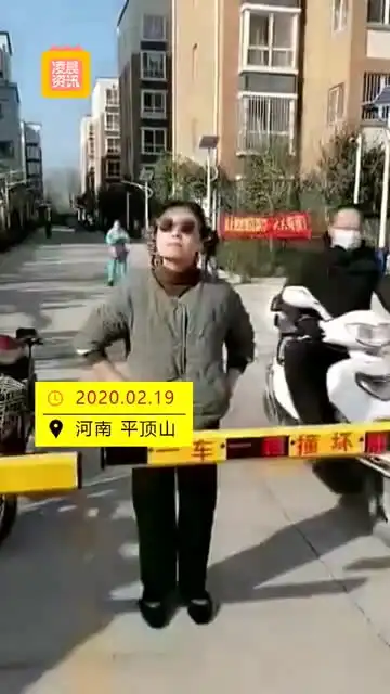  女子不戴口罩机关枪式辱骂防疫人员结局悲剧了