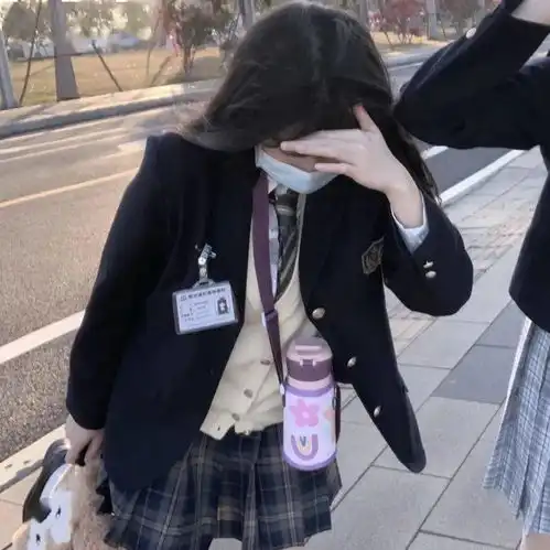 好看的女士戴口罩头像女