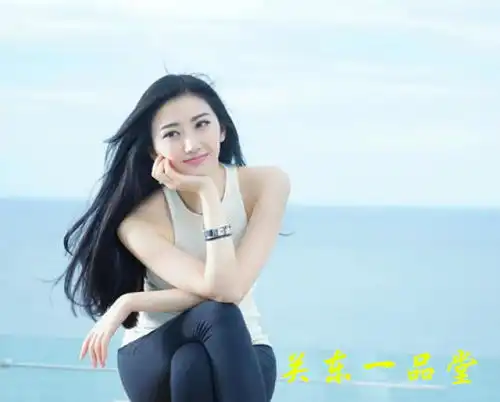  景甜是真漂亮,穿衣搭配优雅,穿什么都能美翻众人