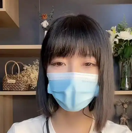  杭州郑女士直播全程戴口罩,并承诺粉丝过百万摘口罩露脸