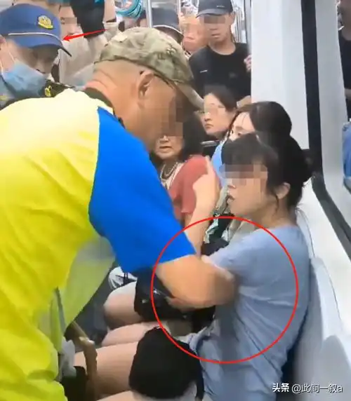  北京地铁老人袭扰女子最新后续老人身份不简单警方已拘留