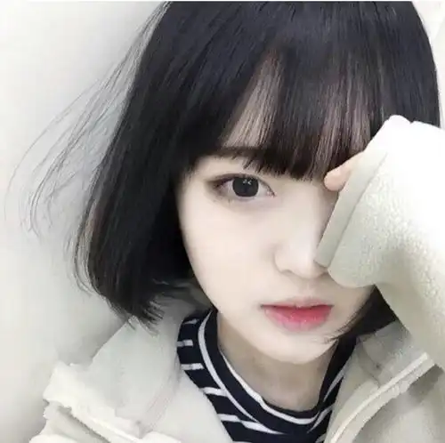 30岁女生微信头像简约气